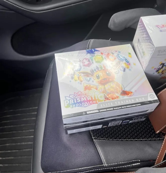 Pokémon Elite Trainer Box hentet i butik